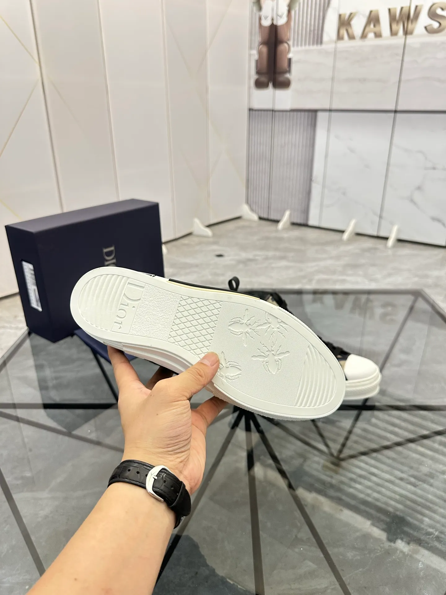 Selling men's shoes 💰: 💰P460¥ Product trademark: Dio* "Dior*" high-top casual shoes Regular size: 36-45 (can be customized to 46) Couple style B23 Product materials: Upper imported original fabric, breathable lining, original outsole. No.: 007